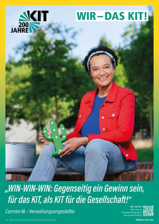 Person mit roter Jacke hält grünen Kaktus vor grüner Parkkulisse, KIT-Logo und Slogan sichtbar.